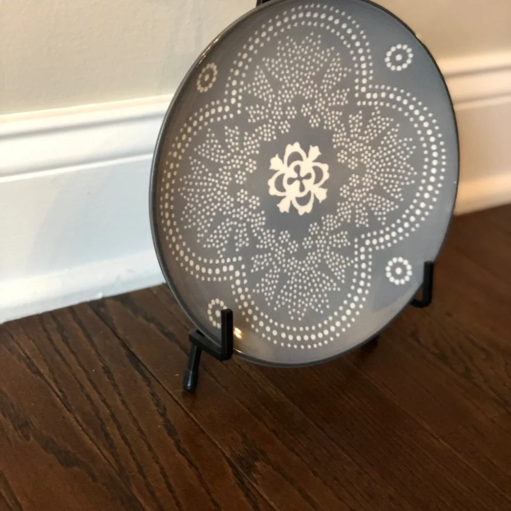 Baum Brothers 8” Phara Gray/White Floral Geometric Round Salad Plate - EUC! - Picture 3 of 7